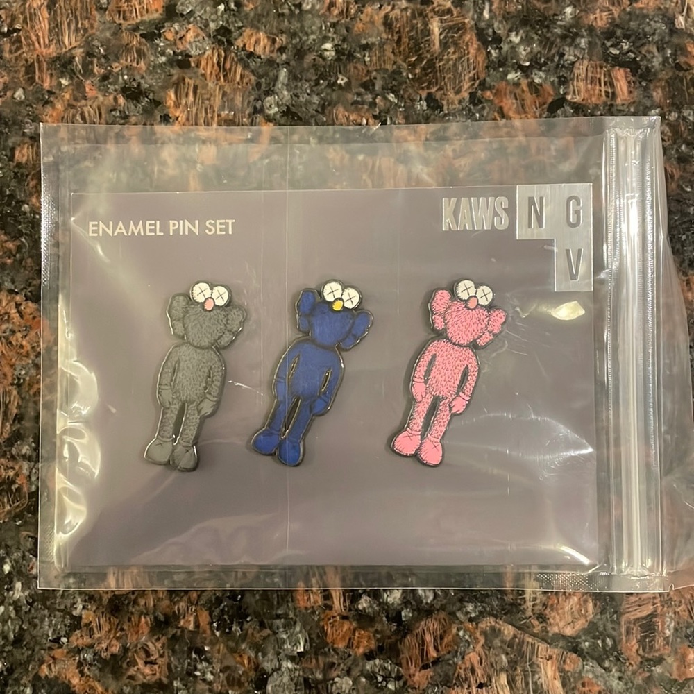 KAWS pin set